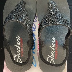 Sketcher flip flops worn once